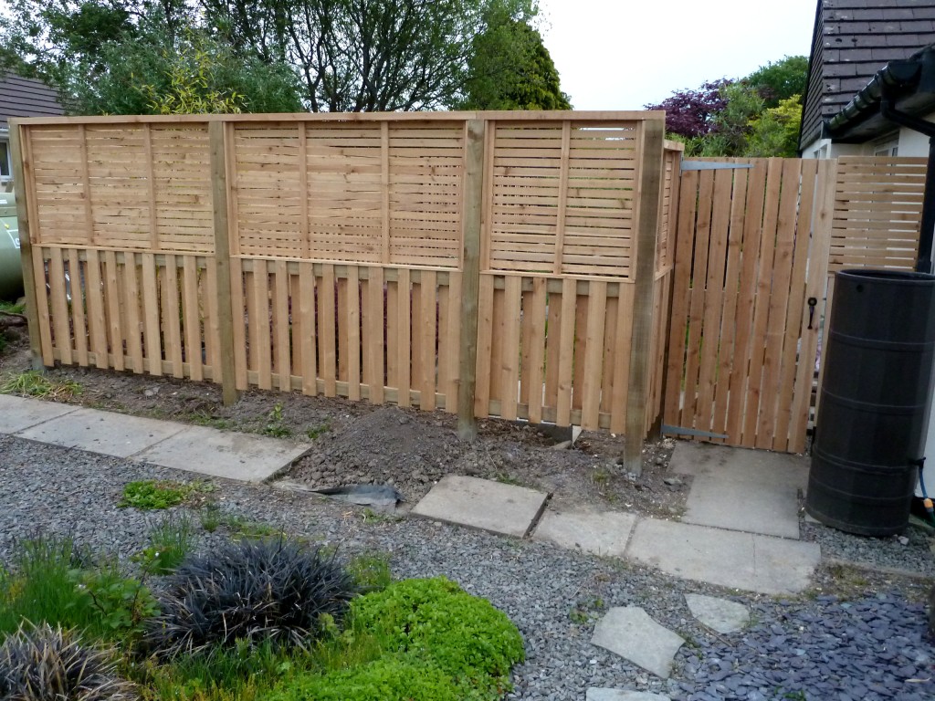 Contemporary style fence in Western Red Cedar