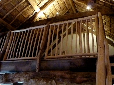 Rustic cleft bannister infills