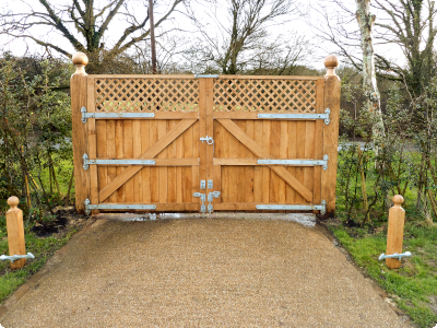 sawn Oak gates